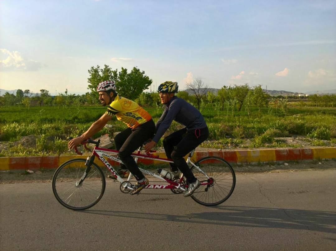 رکابزن آذربایجان شرقی، قهرمان مسابقات دوچرخه‌سواری نابینایان کشور شد
