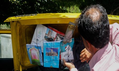 با اولین تاکسی کتابخانه‎ای ایران، هم به مقصد برسید، هم کتاب بخوانید