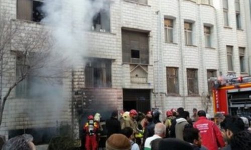 آتش نشانان تبریز زن میانسال گرفتار در آتش سوزی را نجات دادند