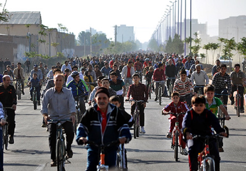 همایش ۱۰ هزار نفری دوچرخه سواری در بناب برگزار شد
