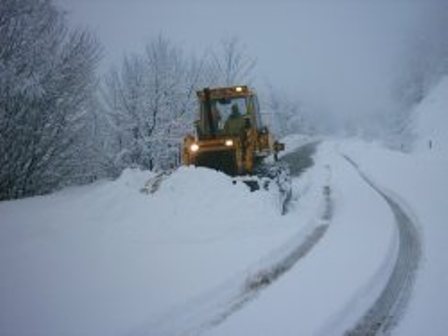 ۳۵ روستای شهرستان ورزقان در محاصره برف است