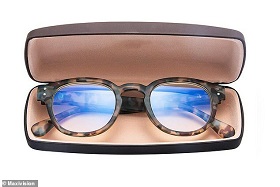 عینک‌هایی که نور آبی نمایشگر موبایل را فیلتر می‌کنند