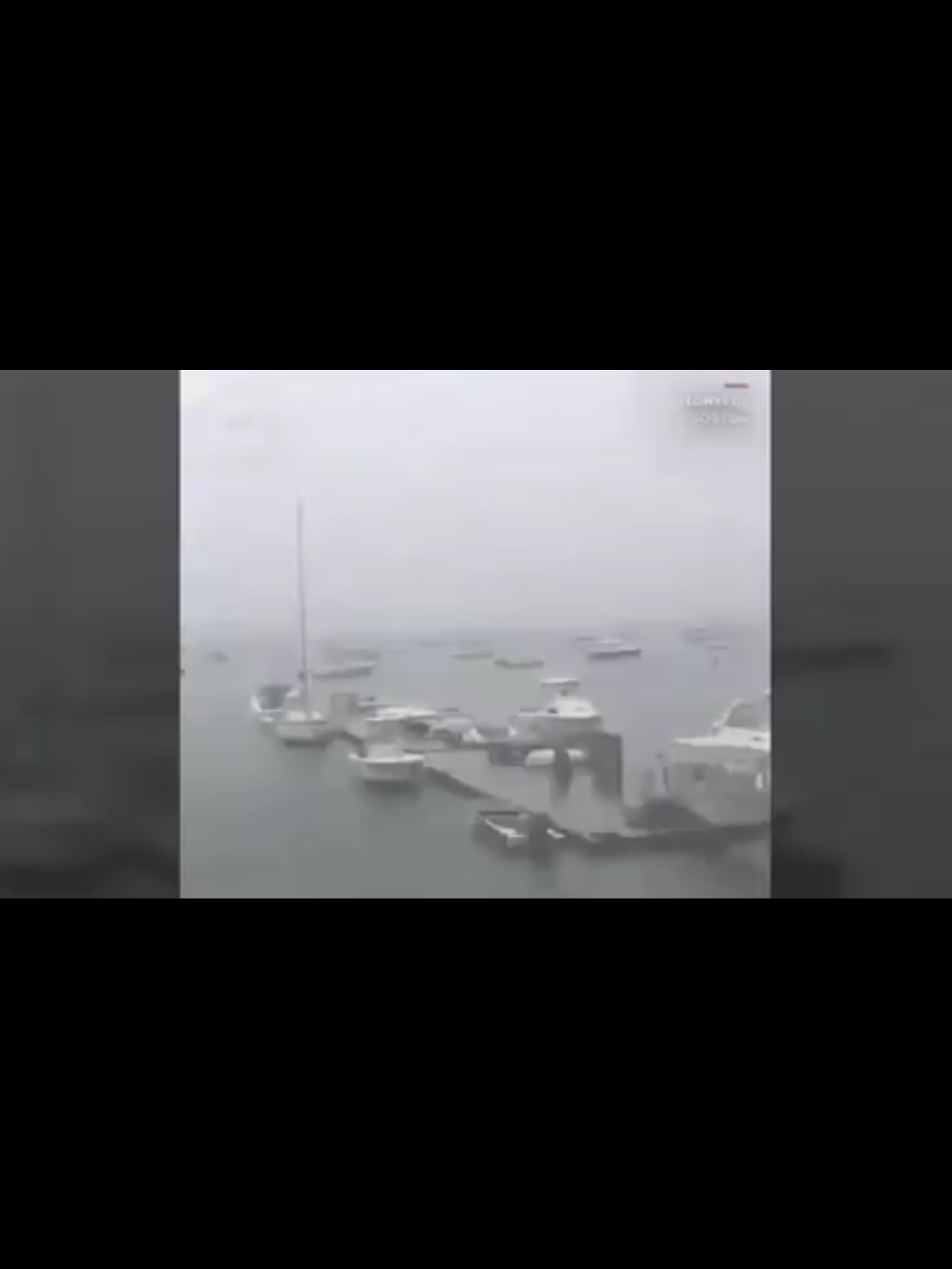 🚨🎥 فیلم هولناک از  لحظه برخورد یک رعد و برق به قایق بادبانی در جنوب بوستون