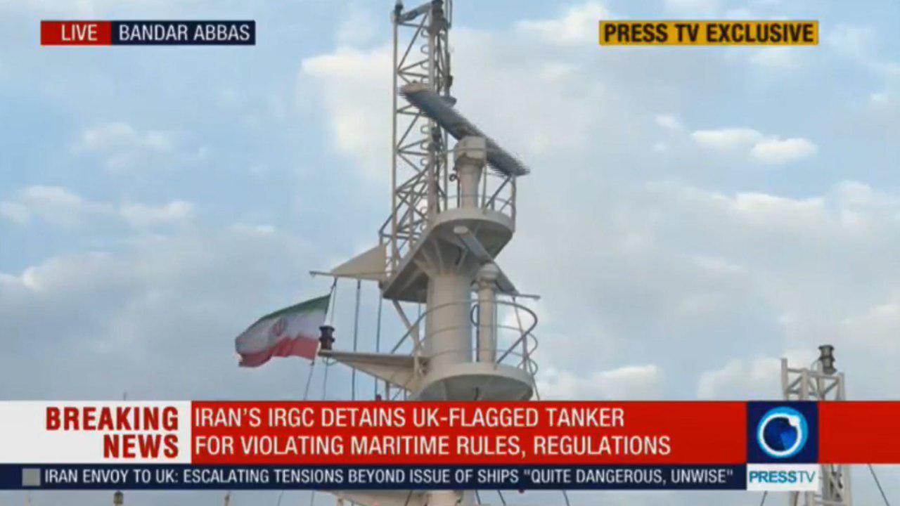 اولین تصاویر از داخل نفتکش متخلف؛ پرچم ایران بر فراز کشتی انگلیسی