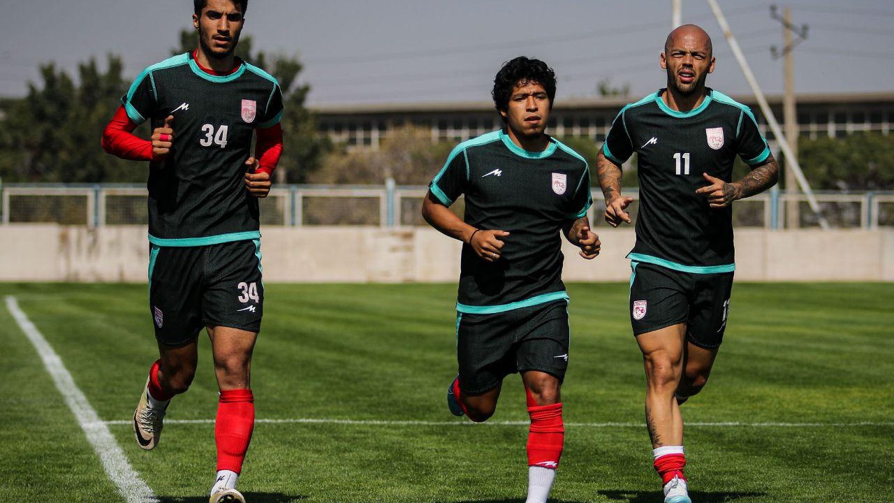 باشگاه تراکتور از تغییر در پیراهنهای خود برای ادامه فصل خبر داد.