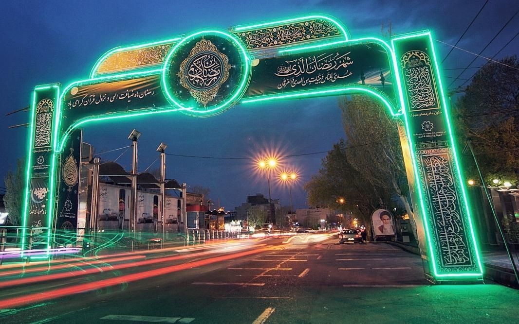 نصب طاق نصرت به مناسبت ماه مبارک رمضان توسط شهرداری منطقه ۵ تبریز