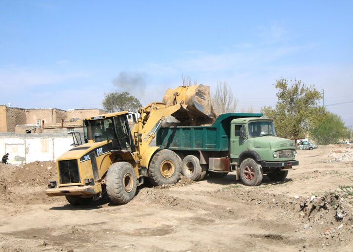 عملیات عمرانی مسیرگشایی فاز دوم شهید خلیلی توسط شهرداری منطقه۴ در حال اجرا است