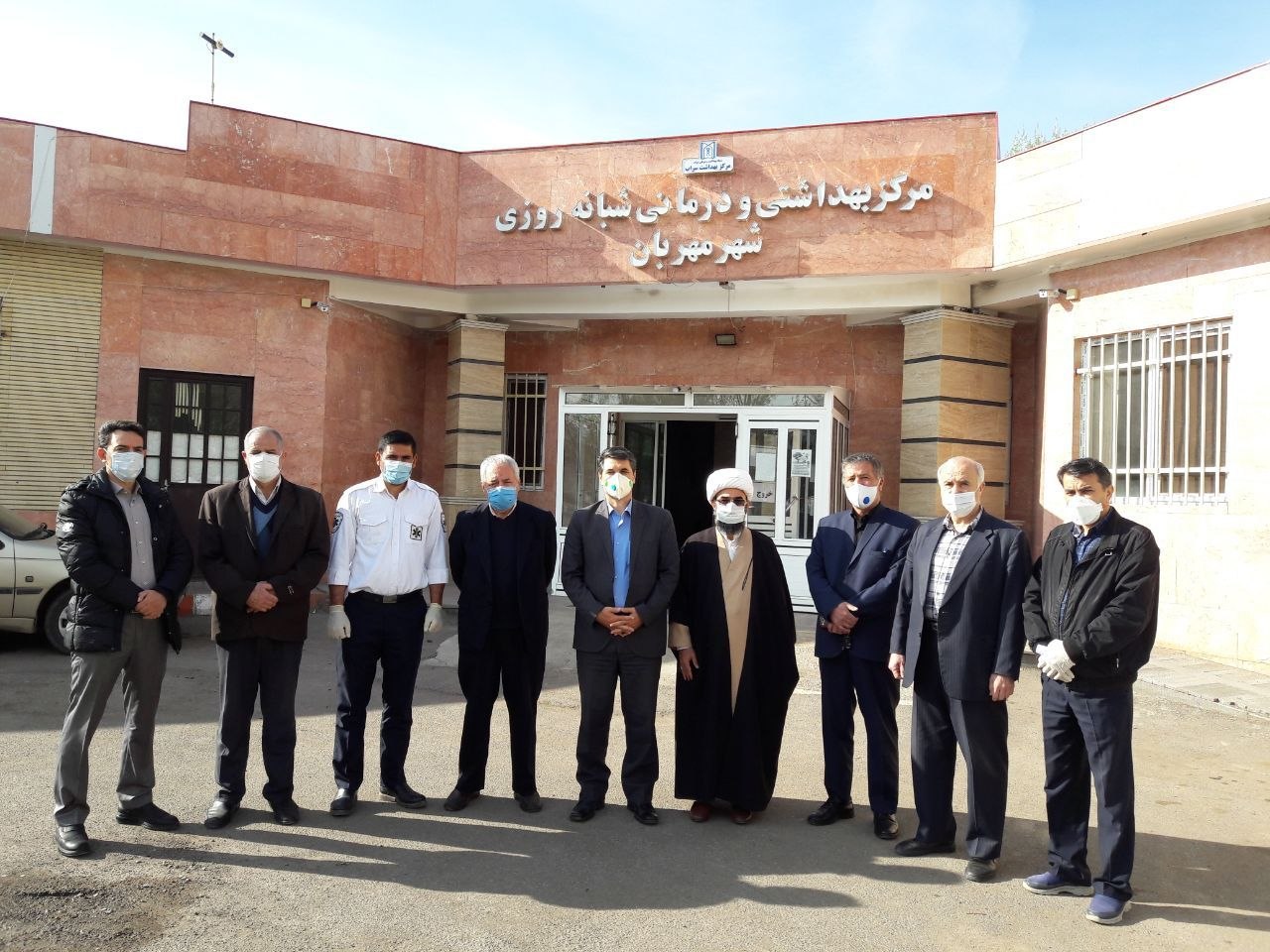 توزیع تجهیزات محافظتی در مراکز بهداشتی و درمانی منطقه مهربان توسط مجمع خیرین سلامت شهرستان سراب