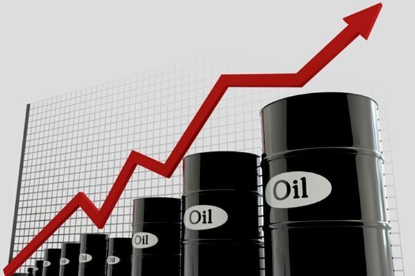 کاهش تولید به قیمت نفت افزود