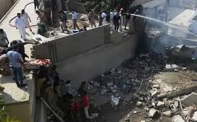 نجات ۳ نفر در حادثه سقوط هواپیمای پاکستانی!