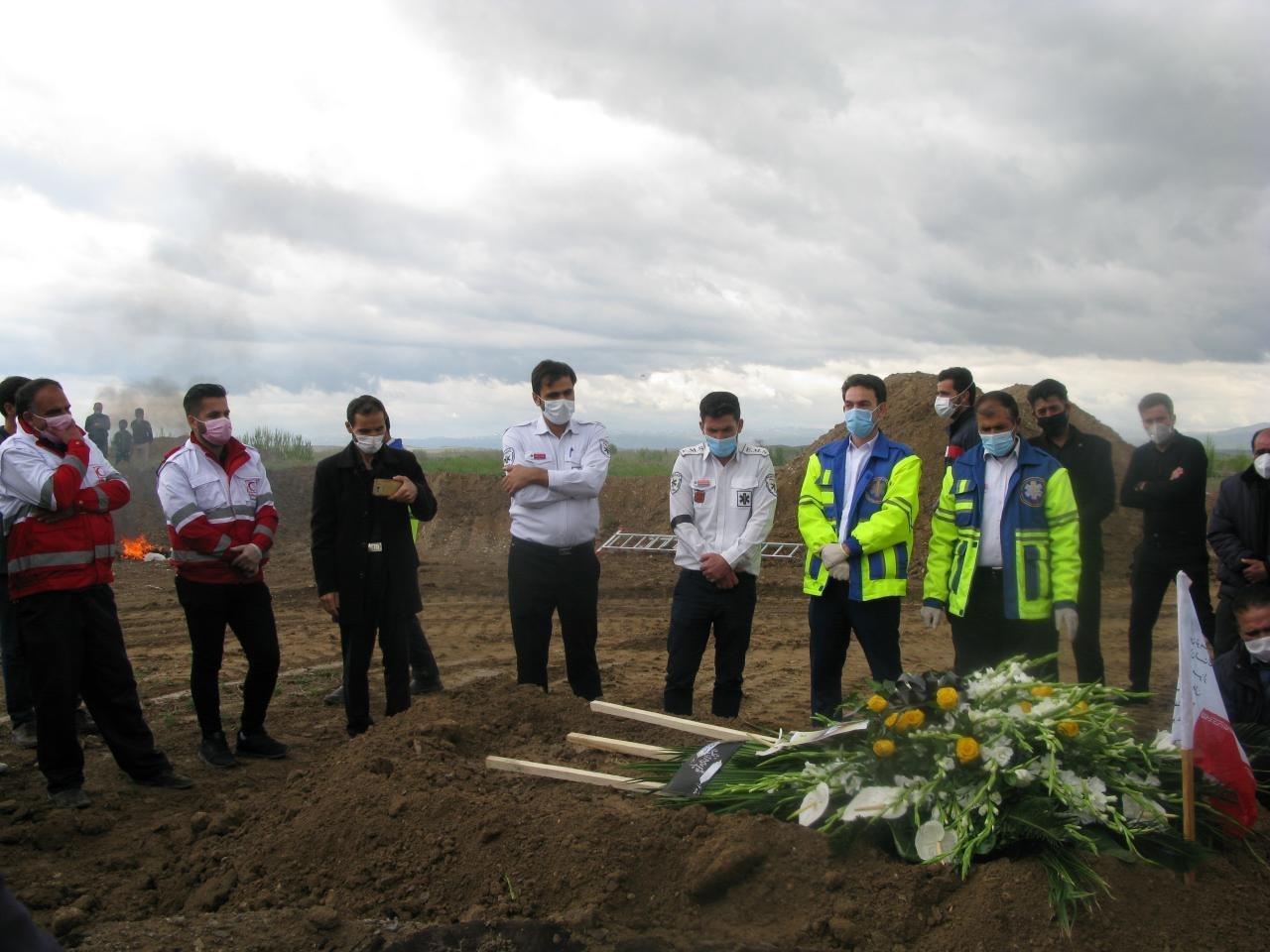 گزارش تصویری از مراسم خاکسپاری  اولین شهید مدافع سلامت اورژانس استان آذربایجانشرقی 