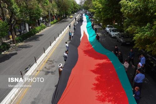 پرچم ۲۰۰ متری فلسطین در تبریز (عکس)