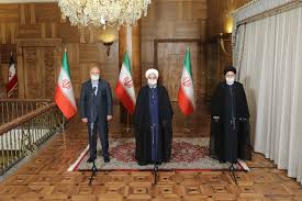 روحانی: همکاری سه قوه به حل مسائل کمک می کند/ رئیسی: همه بدنبال گره گشایی از زندگی مردم باشیم