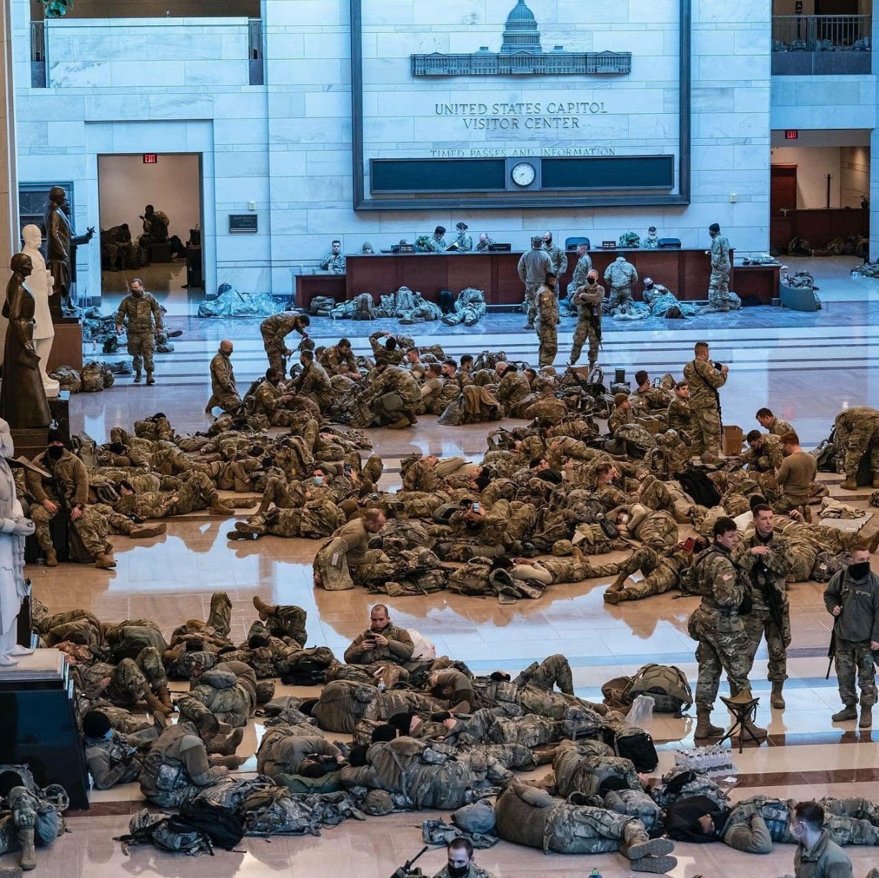 حضور نظامیان گارد ملی در کنگره آمریکا هنگام بررسی طرح استیضاح ترامپ (عکس)
