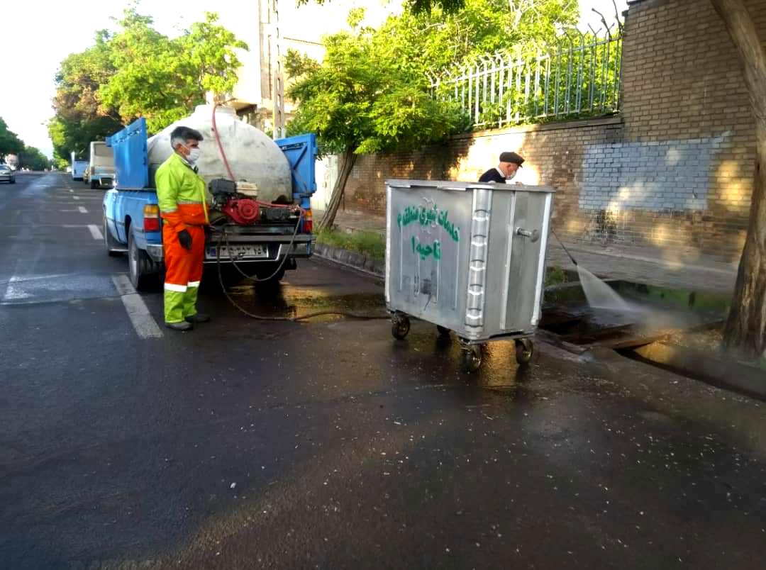 معاون خدمات شهری شهردار منطقه ۴ تبریز از شستشو و ضدعفوني باكس و زيرباكس‌هاي زباله خبر داد.
