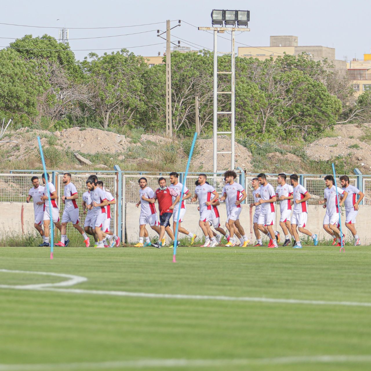 تمرین تراکتور با حضور بیشتر بازیکنان برگزار شد/ بازهم خبری از دژاگه و شجاعی نبود.