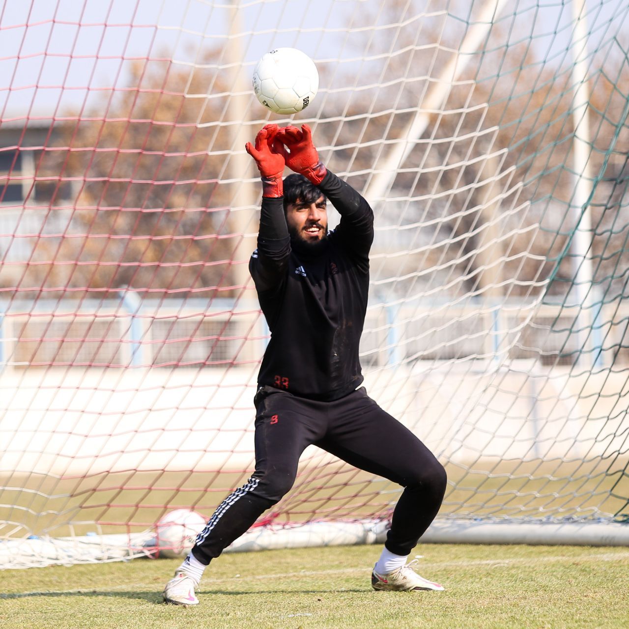 مشخص شدن علت غیبت دروازه‌بان تراکتور در تمرینات این تیم