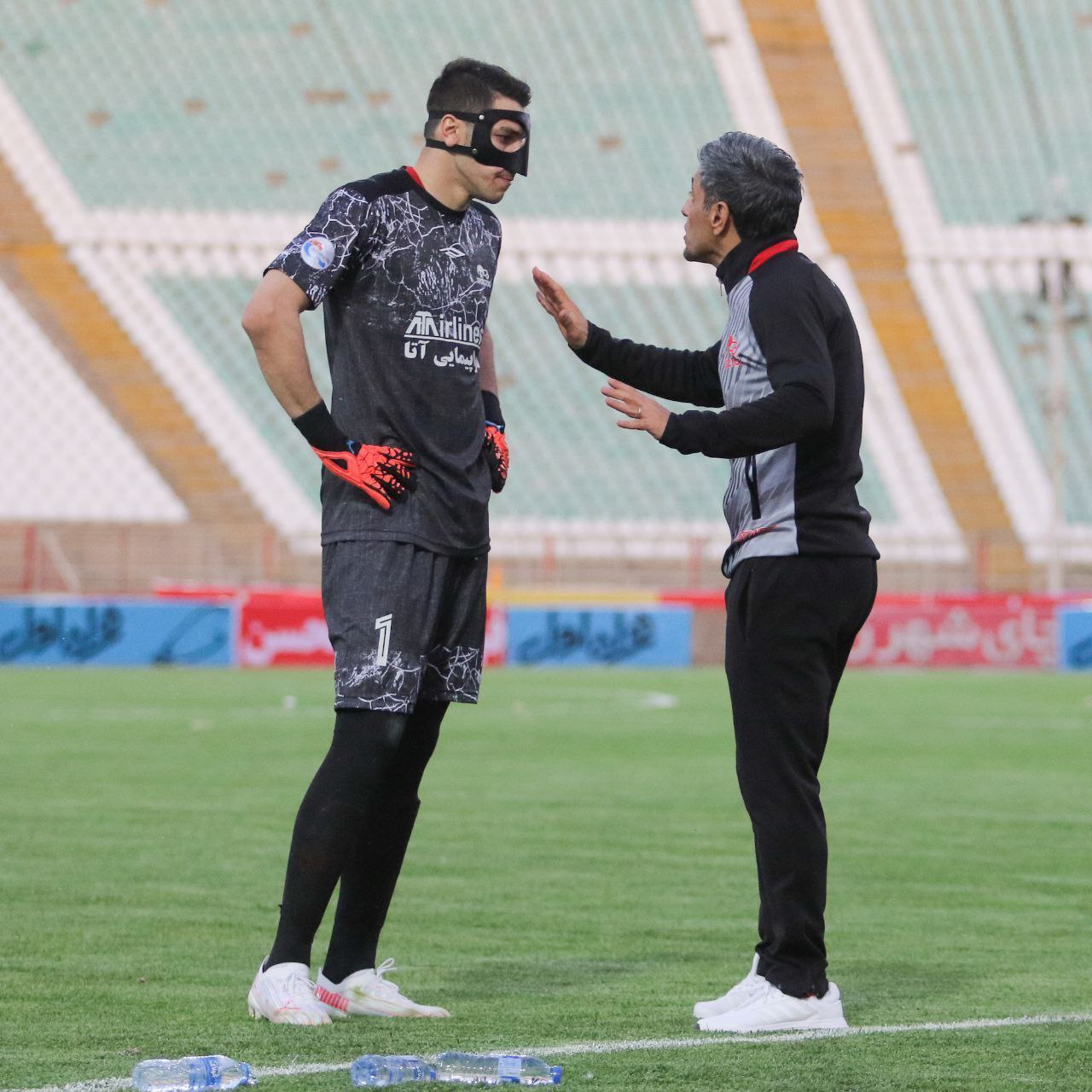 اعتراض تراکتوریها؛ چرا باید بدون اخباری بازی کنیم؟