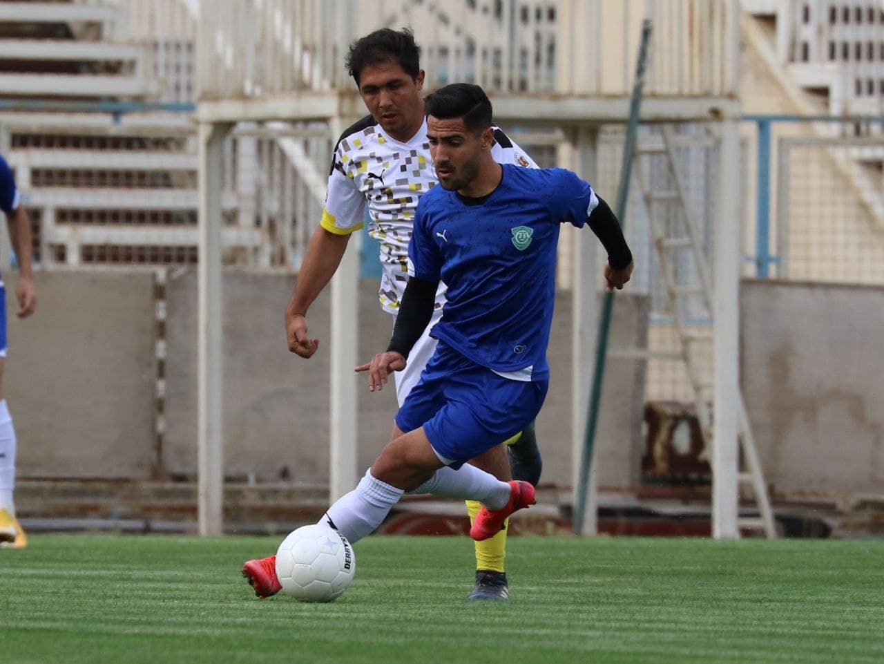 هافبک ماشینسازی به بازی با تراکتور میرسد.