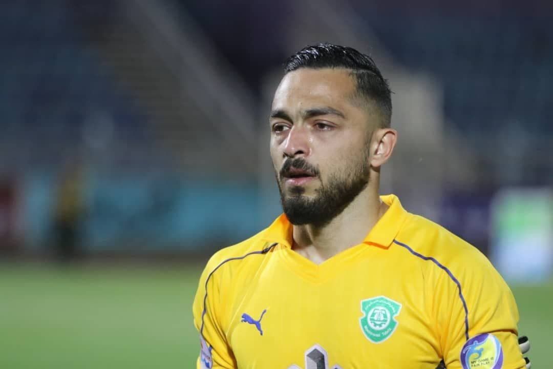 گلر ماشین با پیراهن غیرعادی