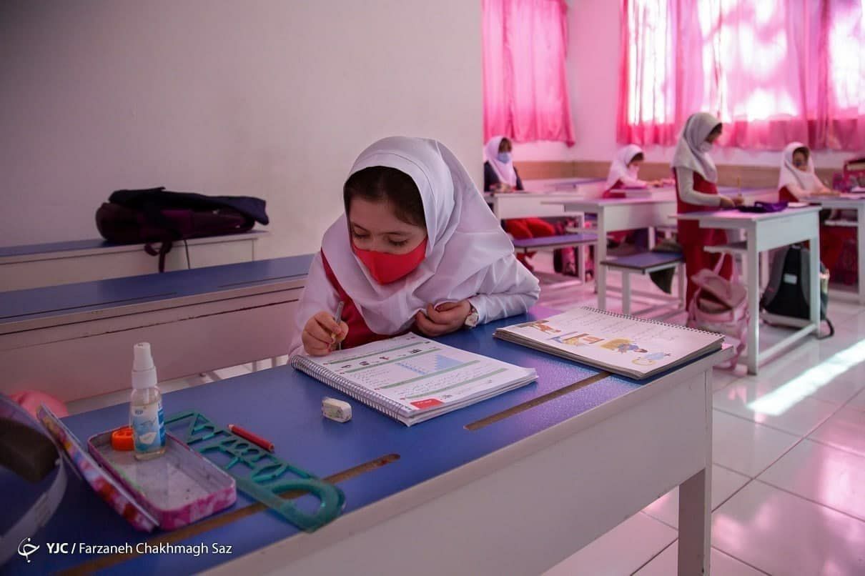 بازگشایی مدارس با هماهنگی کامل وزارت بهداشت انجام می‌شود