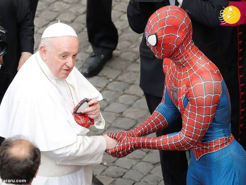 هدیه مرد عنکبوتی به پاپ