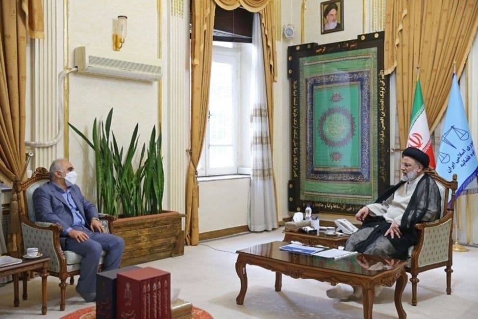 دیدار وزیر اقتصاد با رئیس جمهوری منتخبوزیر اقتصاد عصر سه شنبه در دفتر رئیس جمهوری منتخب با وی دیدار کرد.
