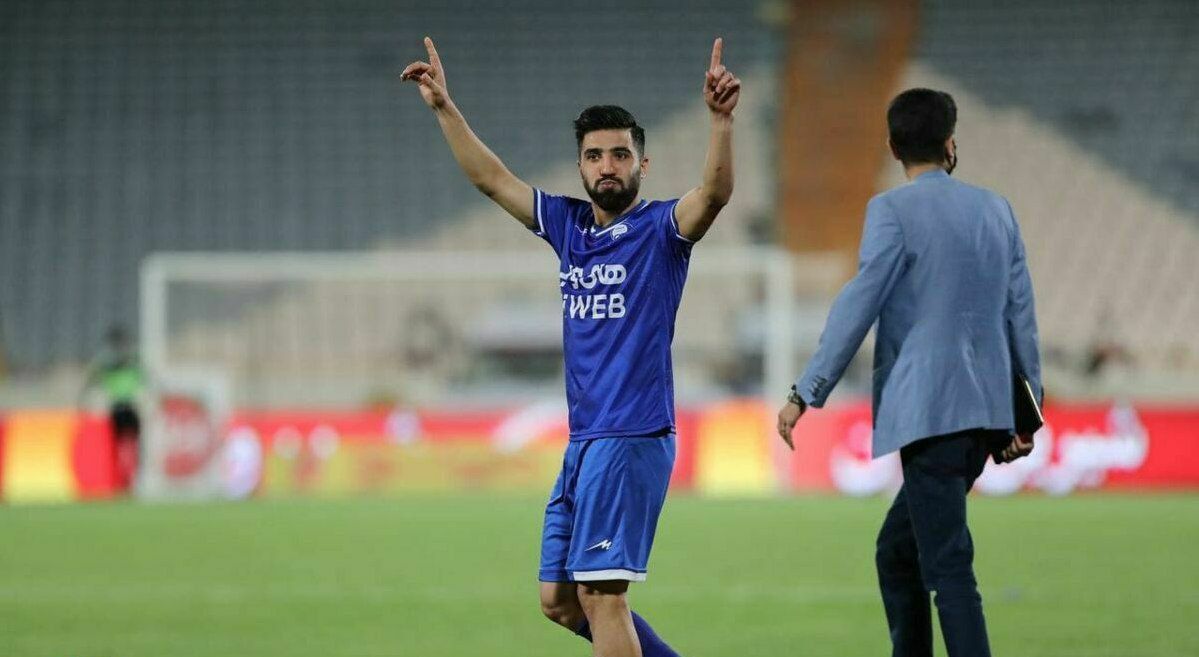 🔴هافبک استقلال بازی با تراکتور را از دست داد.