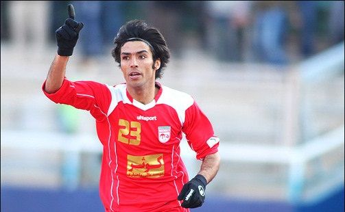 مهاجم سابق تراکتور به کرونا مبتلا شد.