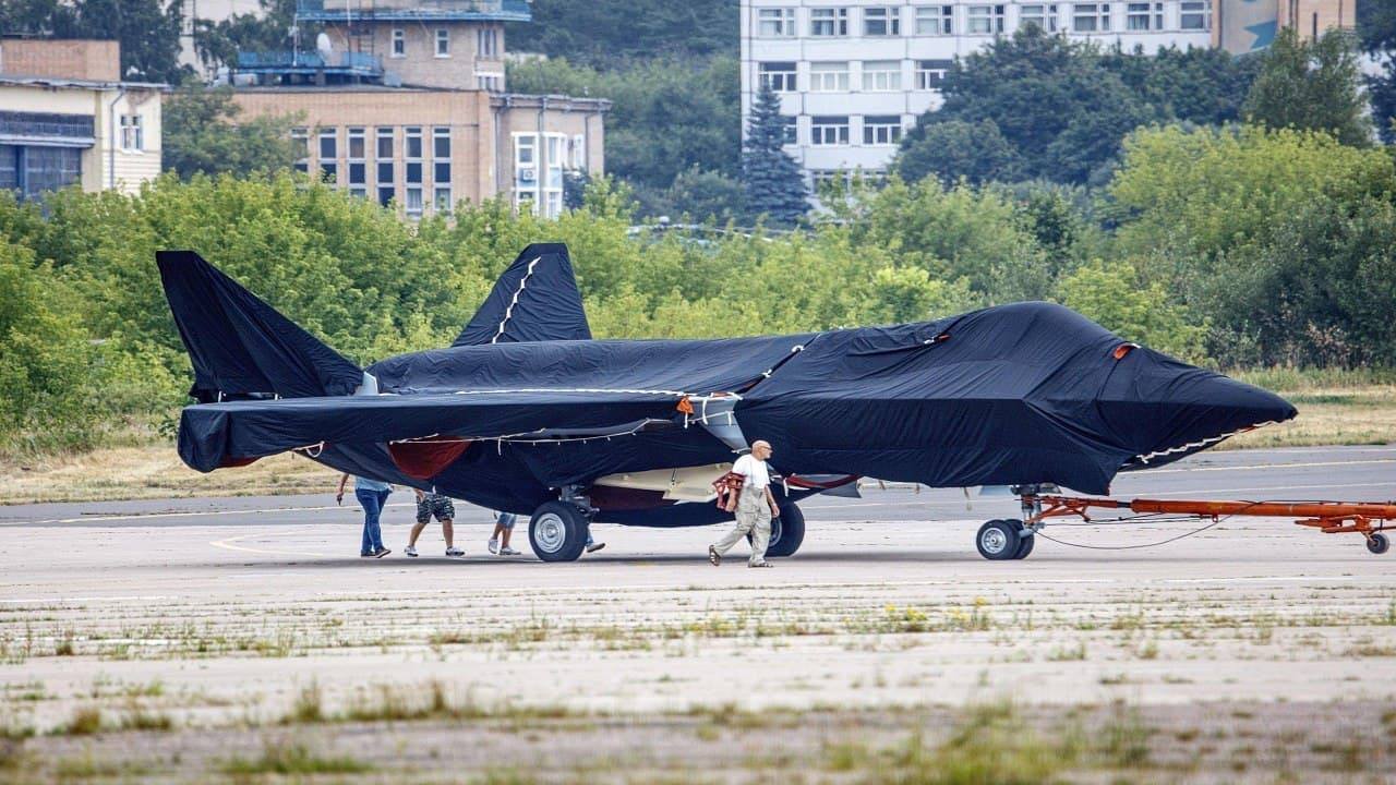 روسیه از جنگنده چند منظوره خود رونمایی می‌کند