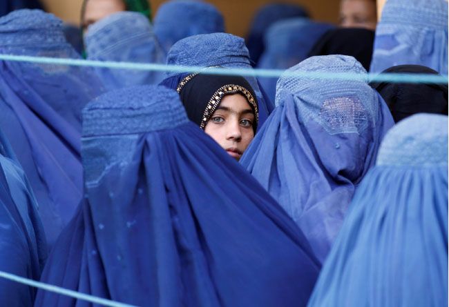 طالبان: علما تصمیم می گیرند دختران به مدرسه و سر کار بروند یا نه