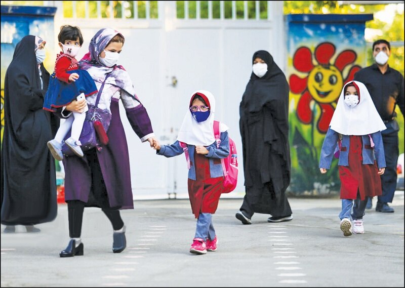 وزیر بهداشت: بازگشایی مدارس و دانشگاه ها منوط به روند واکسیناسیون است