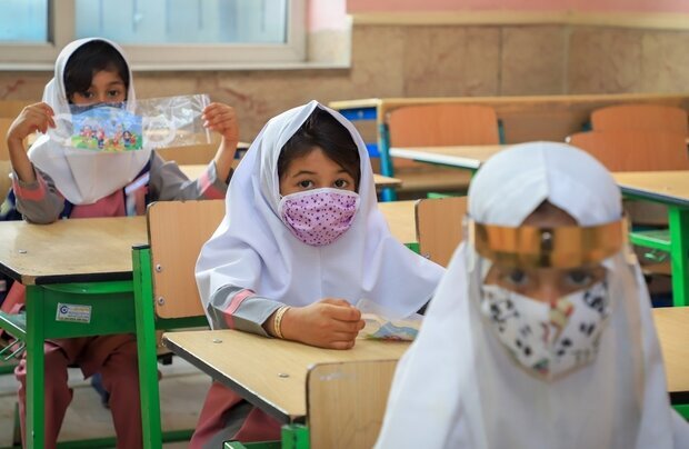 وزیر بهداشت: بازگشایی مدارس مستلزم واکسینه شدن تمامی دانش آموزان است