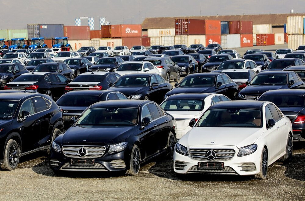 عضو کمیسیون صنایع: مجلس با تصویب واردات خودرو، دست دولت را برای تنظیم بازار باز گذاشت