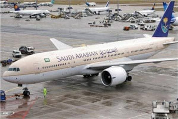 برخورد جرثقیل با هواپیمای مسافربری سعودی در فرودگاه قاهره