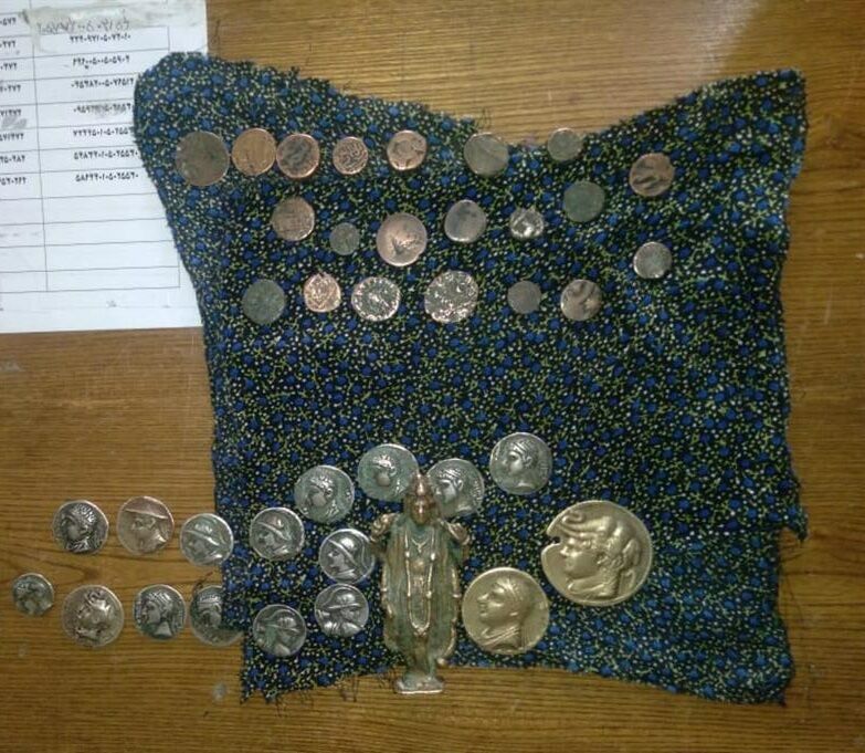 دستگیری قاچاقچی سکه های تاریخی در ارومیه