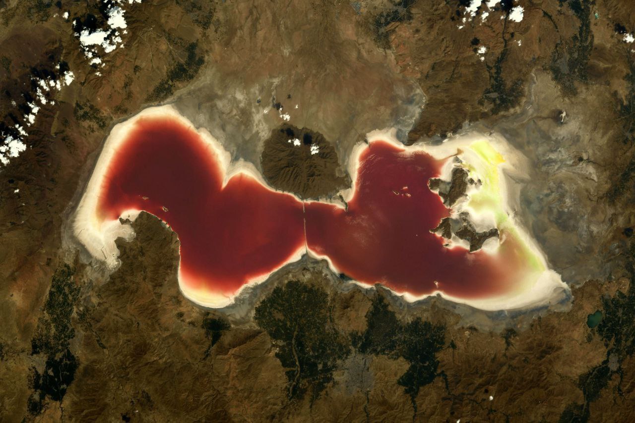 میزان آب دریاچه ارومیه در یک سال ۲ میلیارد مترمکعب کاهش یافت
