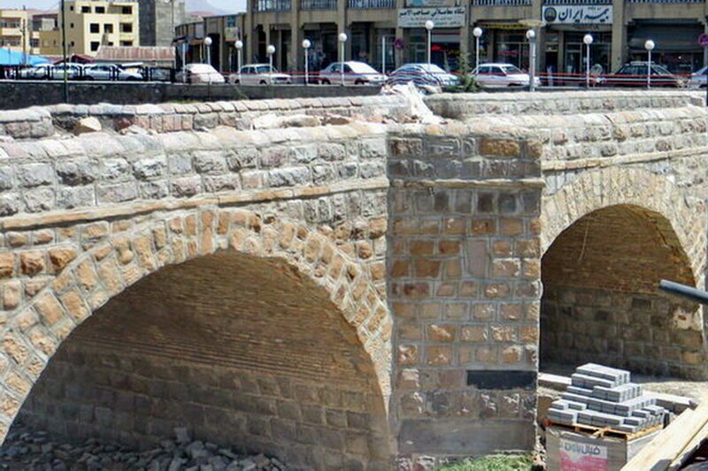 مرمت پل تاریخی «حاج عظیم» در منطقه هشت تبریز آغاز شد