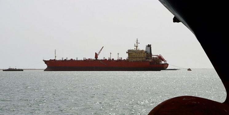 رویترز: موسسه آمریکایی گواهینامه دو نفتکش را به خاطر انتقال نفت ایران باطل کرد