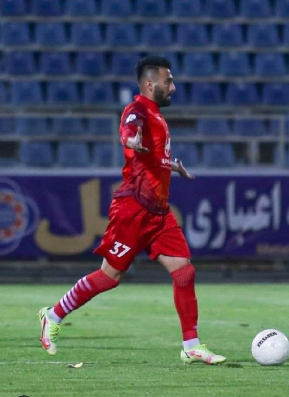 هادی حبیبی نژاد بازیکن مازاد تراکتور قراردادش با باشگاه را فسخ کرد