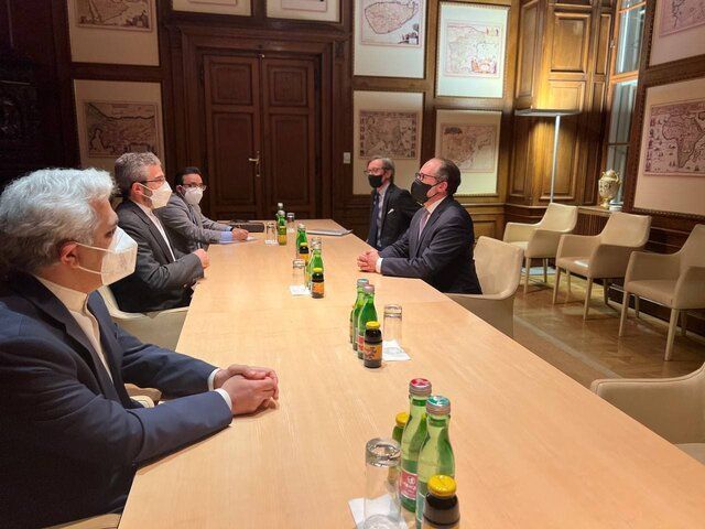 دیدار باقری با وزیر خارجه اتریش در حاشیه مذاکرات وین