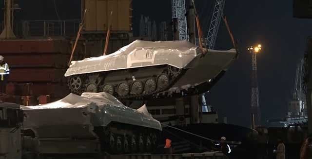 🔹‏عراق تانک‌های تی۷۲ و نفربرهای زرهی BMP-1 خریداری شده از بلغارستان را در بندر ام القصر تحویل گرفت.