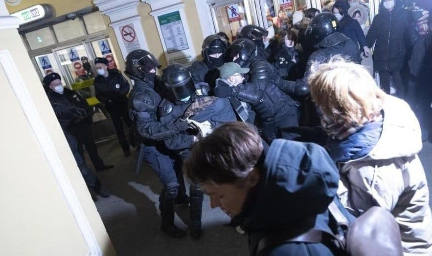 حمله پلیس روسیه به تظاهرات صلح جویان