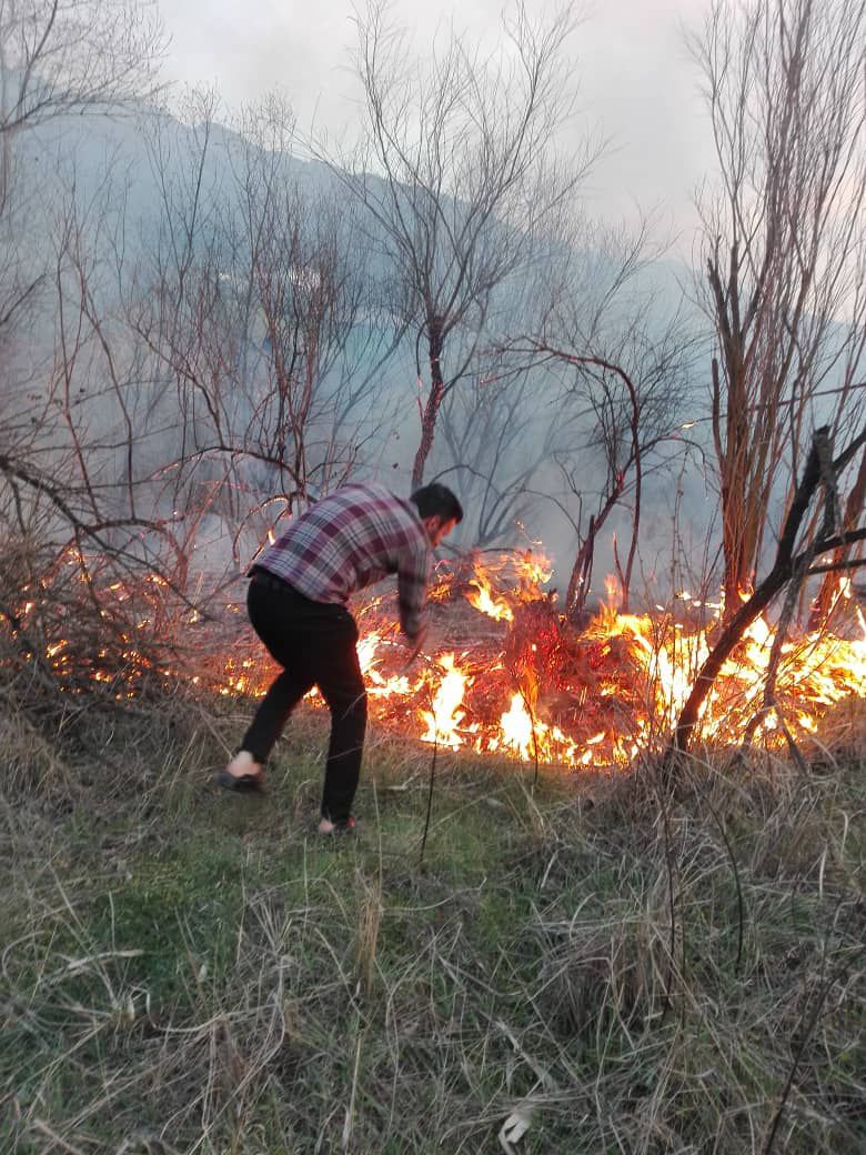 آتش سوزی در حاشیه رود ارس روستای تاتار سفلی بطور کامل اطفاء گردید