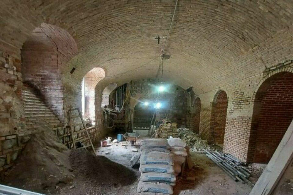 تداوم عملیات مرمت در زیرزمین عمارت تاریخی ساعت