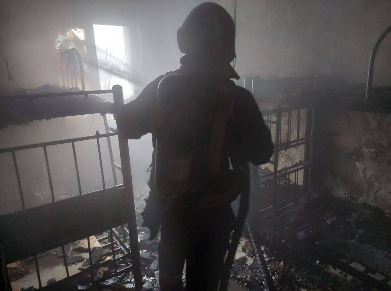 مهار آتش سوزی یک خوابگاه دانشجویی در رشت
