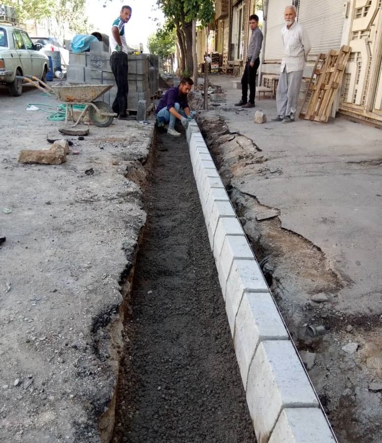 از سوی شهرداری منطقه ۳ تبریز در حال اجراست؛عملیات جدول گذاری خیابان ابراهیمی ۲ در ۱۷ متری مارالان