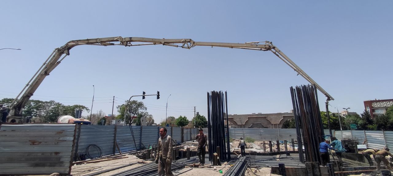 اجرای عملیات بتن ریزی فونداسیون پایه P 5 در پروژه شهید فلاحی (ارتش)
