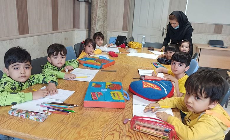 برگزاری کلاس های آموزشی نقاشی و خوشنویسی ویژه کودکان در خانه فرهنگ و سلامت معراج