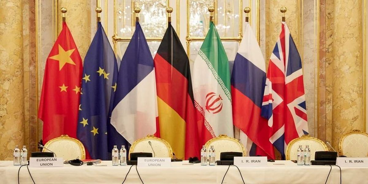 منبع آگاه: مذاکرات برای رفع تحریم‌ها سه شنبه در دوحه آغاز می‌شود